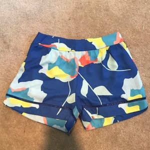Crosby shorts with side zip in cute colors!